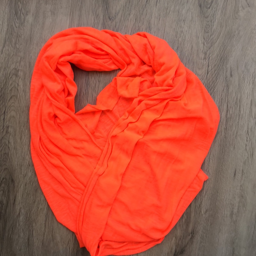 Neon colored scarf - Picture 2 of 4